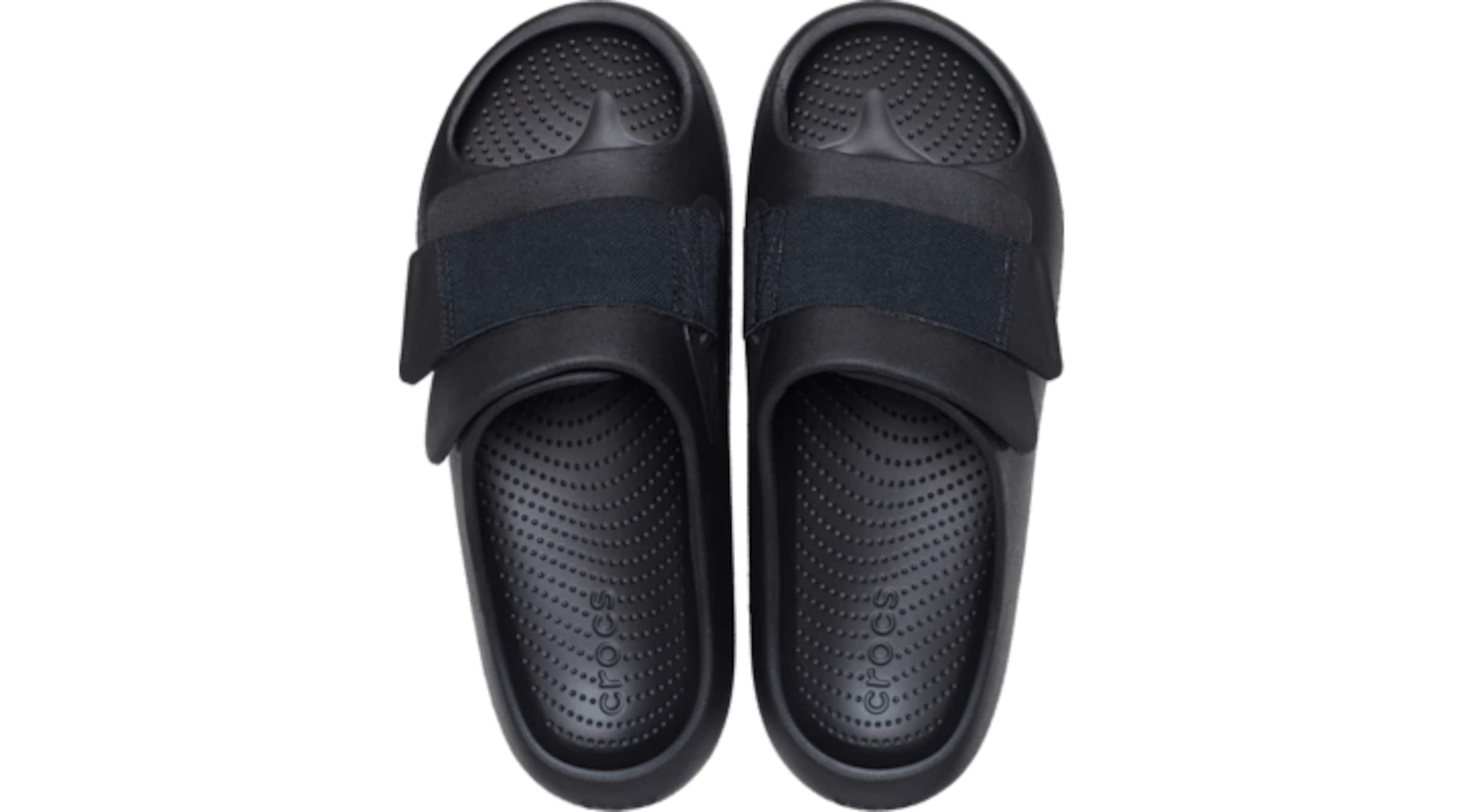 Crocs Šľapky 'Mellow Luxe' - Čierna