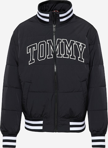 Tommy Jeans Přechodná bunda 'NEW VARSITY' – černá: přední strana