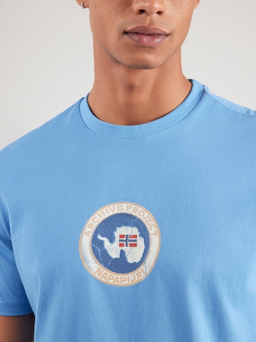 Tricou 'PHOS' de la NAPAPIJRI pe albastru