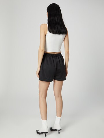 ABOUT YOU x Chiara Biasi - Loosefit Pantalón 'Alia' en negro