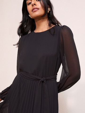 Friends Like These Šaty – černá