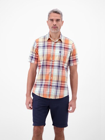 LERROS Regular Fit Kariertes Kurzarmhemd aus Baumwolle und Leinen in Weiß: Vorderseite