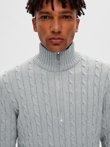 SELECTED HOMME Pullover in Grau