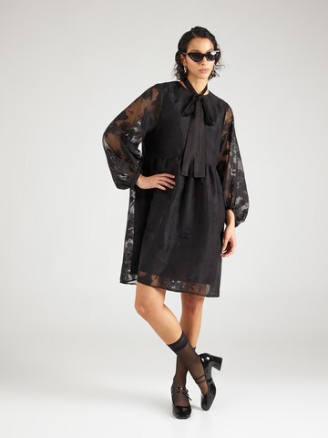 Robe 'Birthes' minimum en noir