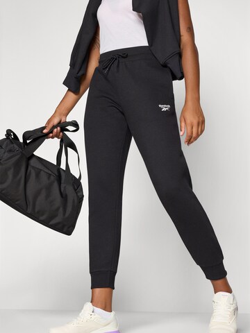 Reebok Tapered Sporthose 'Erika' in Schwarz