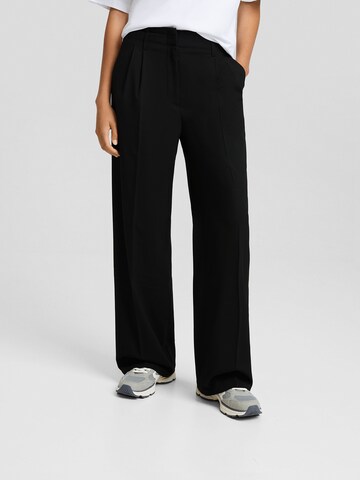 Bershka Wide leg Pleat-Front Pants in Black: front