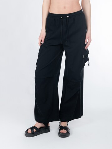 Influencer Wide leg Cargobyxa 'Drawstring' i svart: framsida