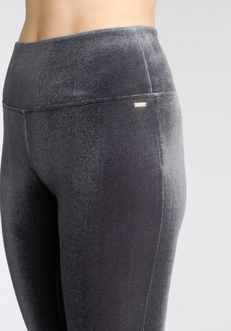 LASCANA - Skinny Leggings em preto