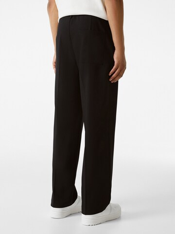 Bershka Loose fit Pleat-front trousers in Black