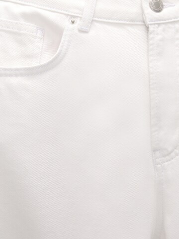 Pull&Bear Loose fit Jeans in White