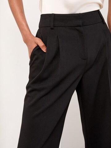 Wide Leg Pantalon à pince Lipsy en noir