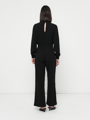 ONLY - Pierna ancha Pantalón 'ONLEVI' en negro