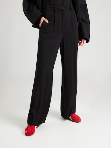 mazine Wide leg Pleat-Front Pants in Black: front