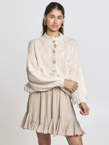 Lilavie Strickjacke ' Paulaa ' in Beige: Vorderseite