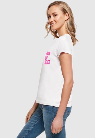 T-shirt 'Now Or Never' Merchcode en blanc