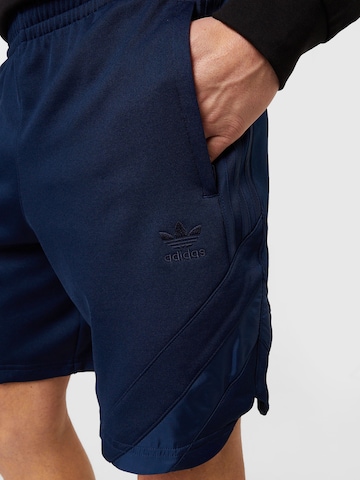 ADIDAS ORIGINALS Regular Shorts 'Rekive' in Blau