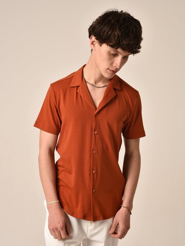 Coupe slim Chemise Antioch en orange : devant