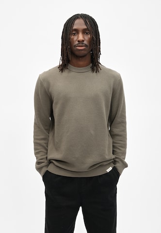 Cleptomanicx Sweater in Green: front