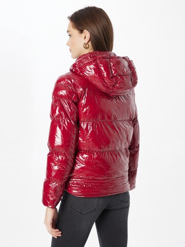 GUESS - Chaqueta de entretiempo 'Karine' en rojo