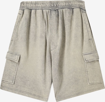Bershka Cargo trousers in Grey: front