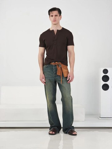 T-Shirt Giesto en marron : devant