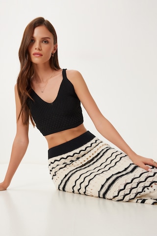 Costume Happiness İstanbul en noir