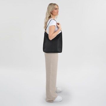 TOM TAILOR Schultertasche 'Jema' in Schwarz: Vorderseite