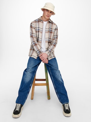 Only & Sons جينز مضبوط قميص 'Ted' بلون رمادي