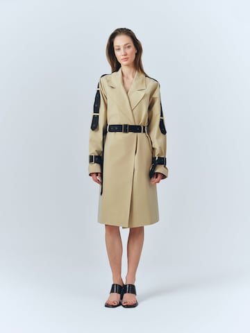 MB by Marta Buzolic Tussenmantel in Beige