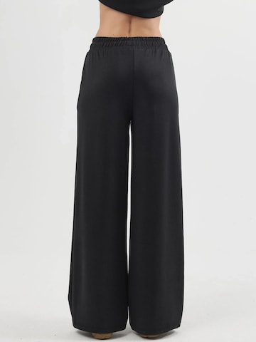 Busem - Regular Calças em preto