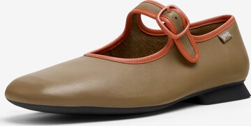 Ballerina con cinturino di CAMPER in marrone: frontale