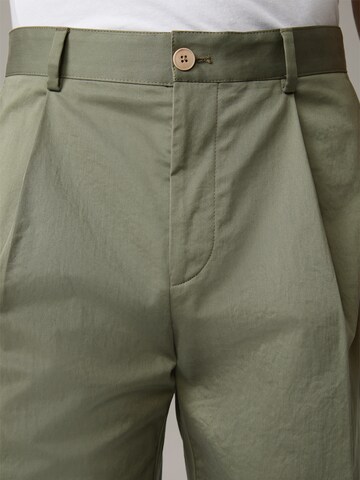 STRELLSON Regular Pleated Pants 'Kory' in Green