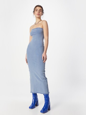 Robe 'Tania' WEEKDAY en bleu : devant