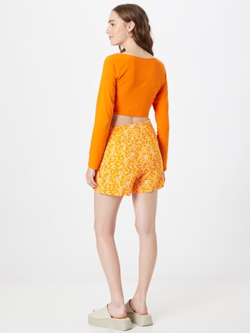 Tally Weijl Regular Shorts in Orange