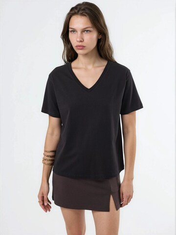 T-shirt Busem en noir : devant
