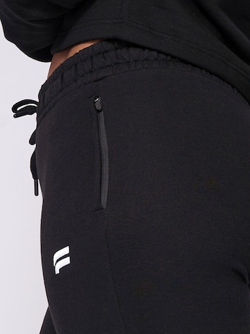 Fortex Fitness - Tapered Pantalón deportivo 'Essential Comfy Jogger' en negro