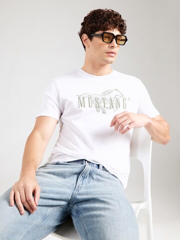 MUSTANG T-Shirt 'Austin' in Weiß: Vorderseite