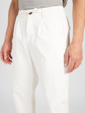 anerkjendt - regular Pantalón plisado 'JAN' en blanco