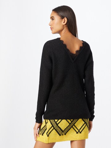 Pullover 'STINNA' di VERO MODA in nero