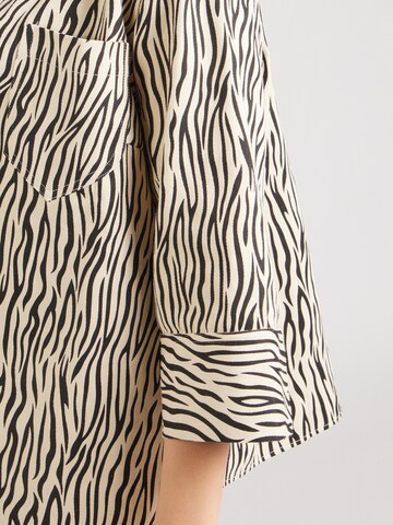 Camicia da donna 'CARDEMILA' di ONLY Carmakoma in grigio