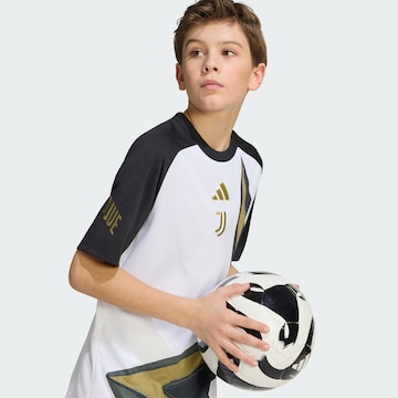 T-Shirt fonctionnel 'Juventus Turin 26/27 Pre-Match' ADIDAS PERFORMANCE en blanc