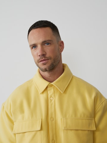 DAN FOX APPAREL Regular fit Between-Season Jacket 'Mick' in Yellow