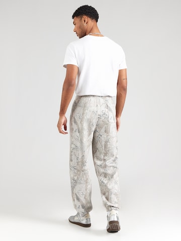 Tapered Pantaloni 'ESSENTIAL' de la Abercrombie & Fitch pe verde