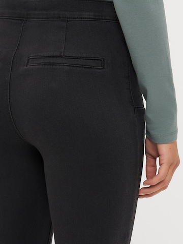 Only Petite Flared Jeans 'ONLRain' i svart