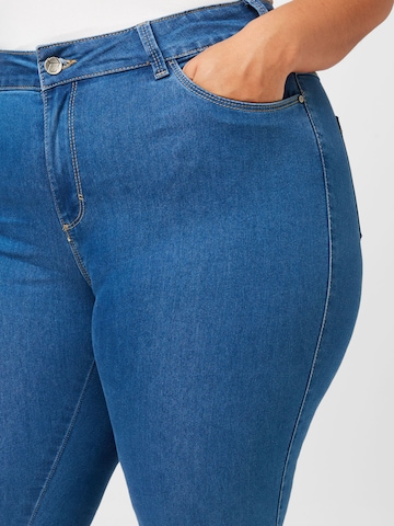 KAFFE CURVE Slimfit Jeans 'Vicka' i blå