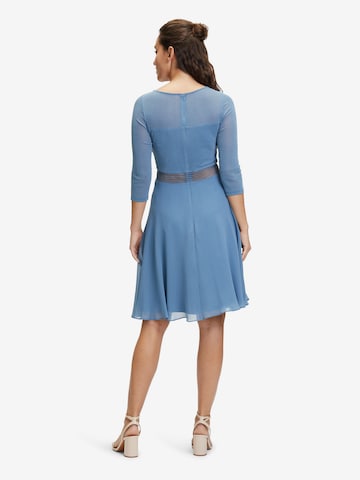 Robe de soirée Vera Mont en bleu