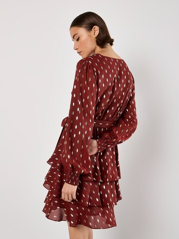 Robe ' ' Apricot en rouge