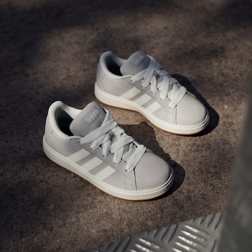ADIDAS SPORTSWEAR Σνίκερ 'Grand Court 00s' σε γκρι