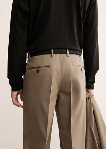 MANGO MAN Regular Pleat-Front Pants 'Ferrara' in Brown