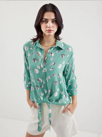 Bigdart Blouse in Green: front
